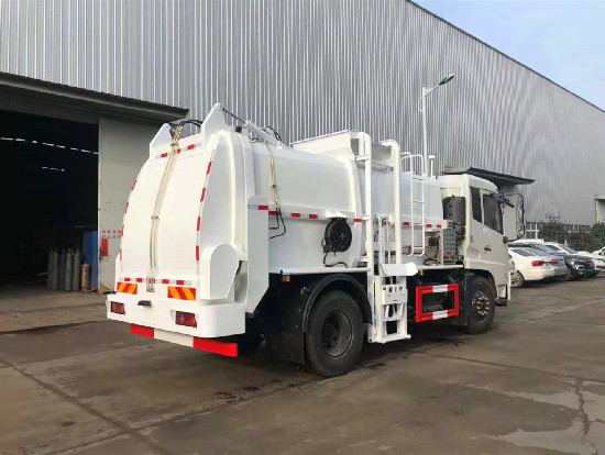 天錦12方餐廚垃圾車(chē)（方罐）