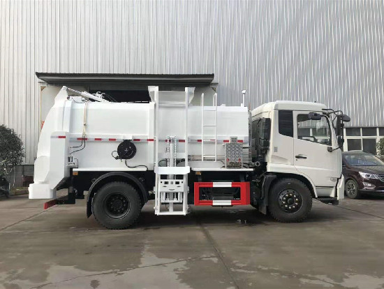 天錦12方餐廚垃圾車(chē)（方罐）